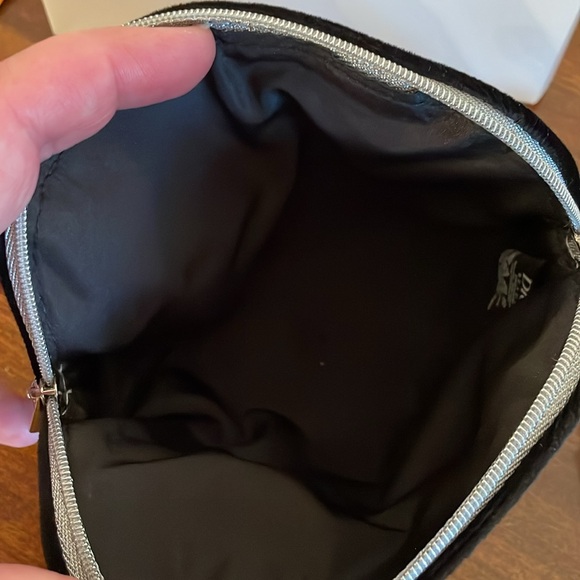 Dior Velvet Cosmetic Pouch NEW in box - Picture 5 of 6